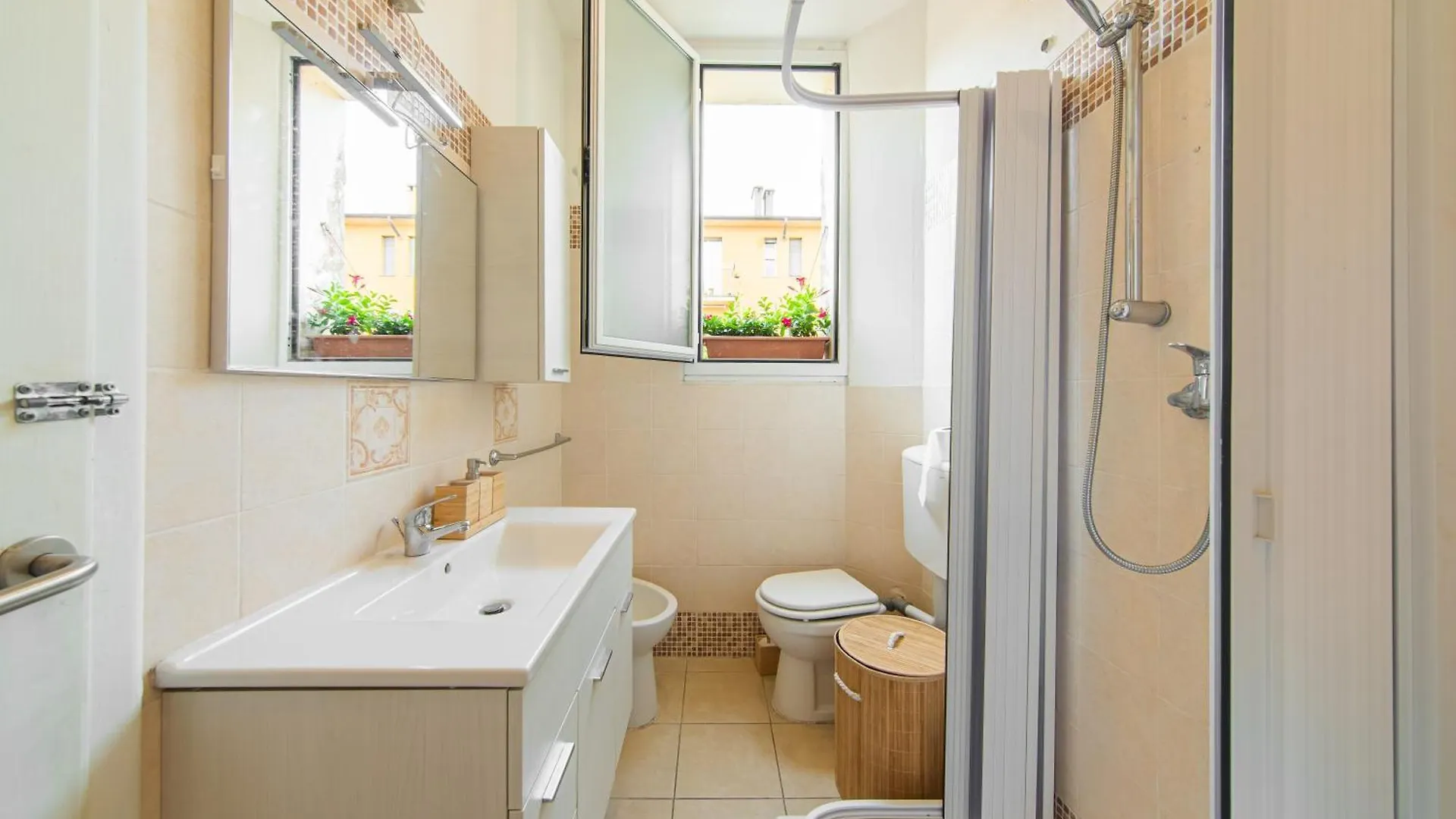 Becky Apartment Bologna Italy